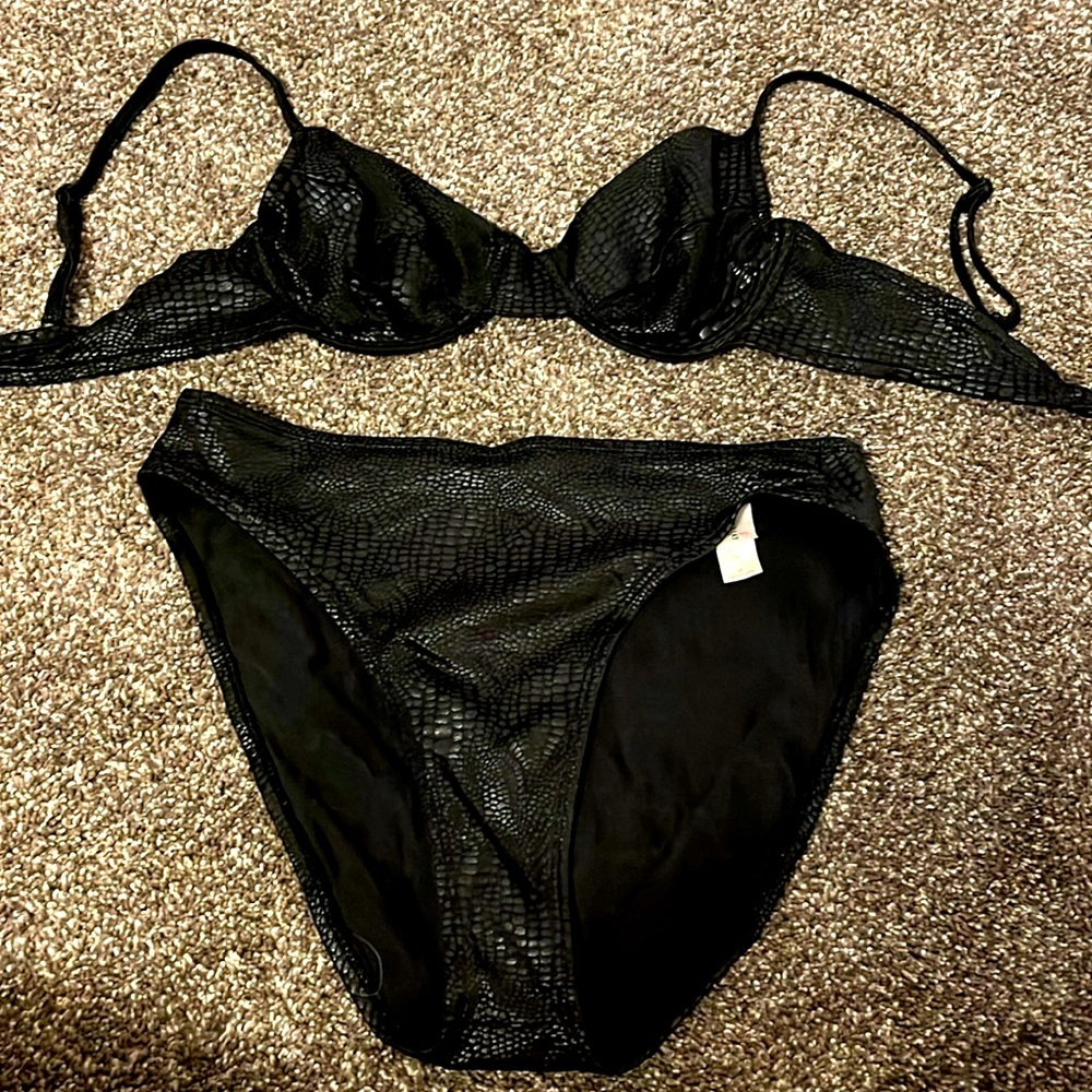 Victoria’s Secret Bikini-faux crocodile print, Bottom Sz M, Top Sz 34B